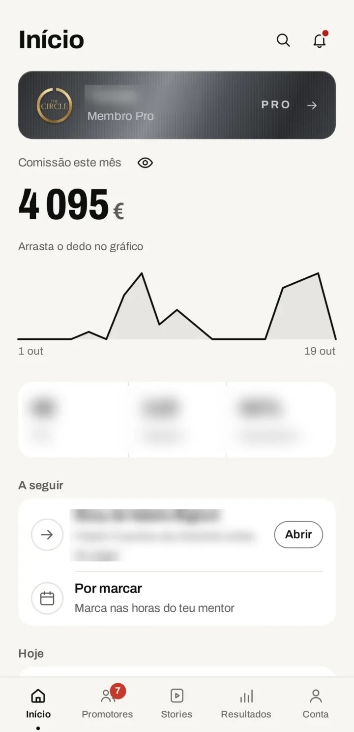 Print real da app do aluno: a comissão de outubro, com o nome desfocado.